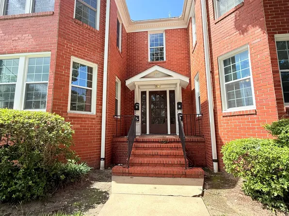 Bright & Spacious 2BR Unit w/ Bay Windows!, 735 E 52nd St APT 2, Savannah, GA 31405