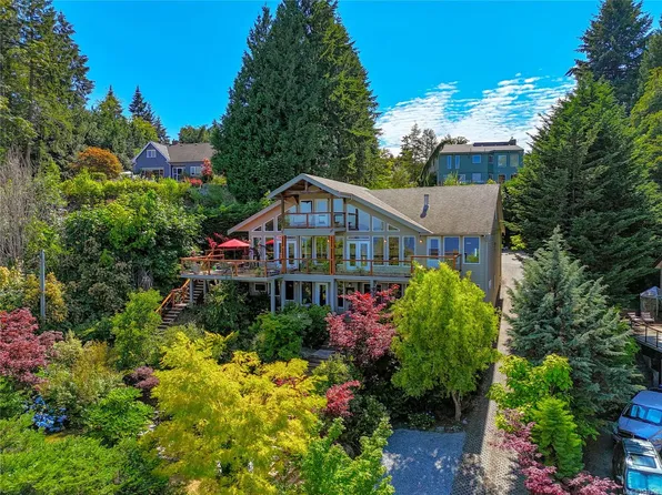2550 Seaview Rd, Mill Bay, BC V8H 1C8