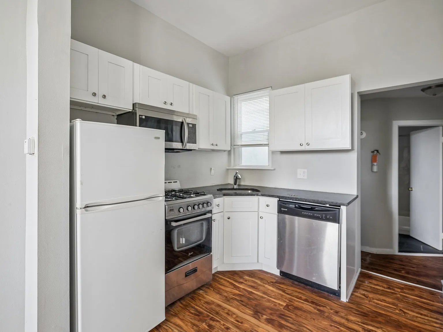 1 bed, 550 sqft, $1,050 — Photo 1