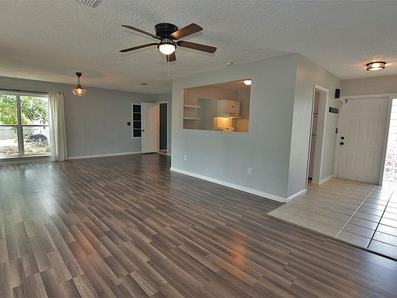 5th image of 21572 Edgewater Dr