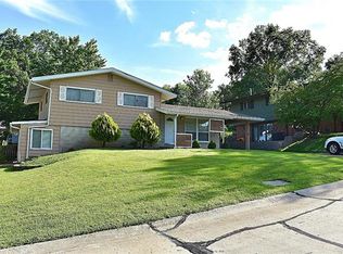 10940 Ridge Forest Dr, Saint Louis, MO 63123