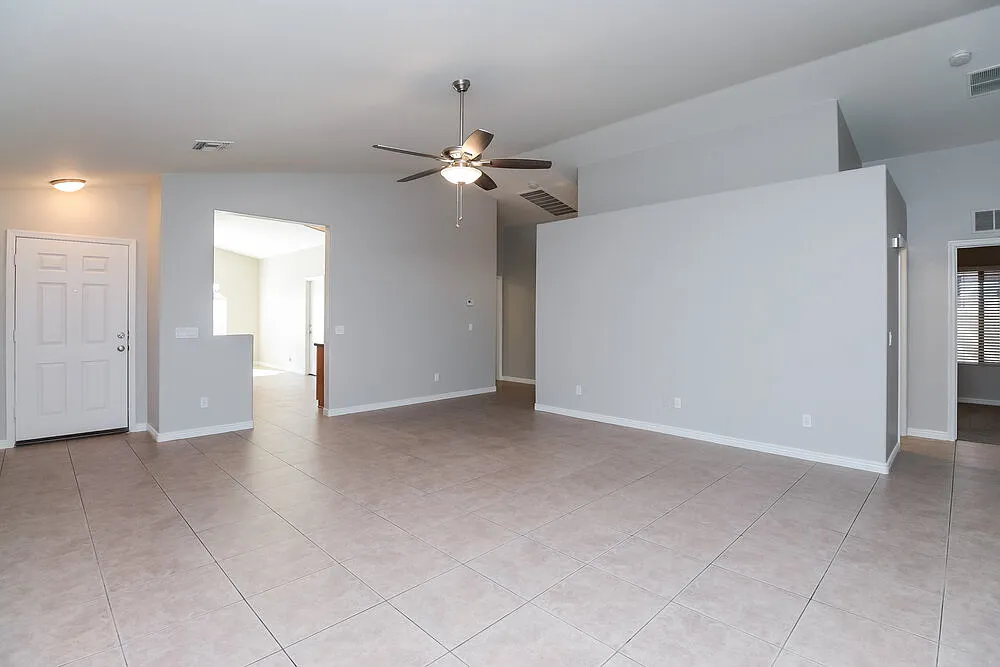 3 bed, 2.0 bath, 1632 sqft, $2,005 — Photo 4