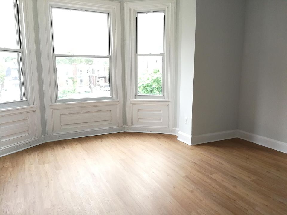 2nd image of 4310 Walnut St #2