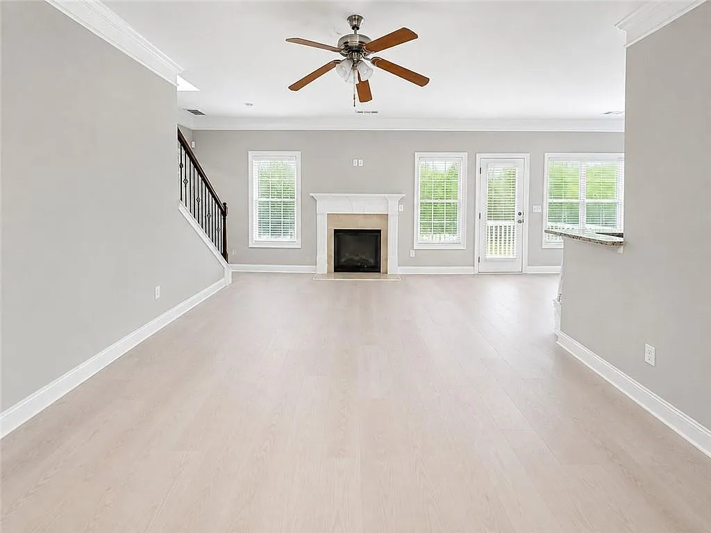 5 bed, 4.0 bath, 2800 sqft, $3,000 — Photo 3