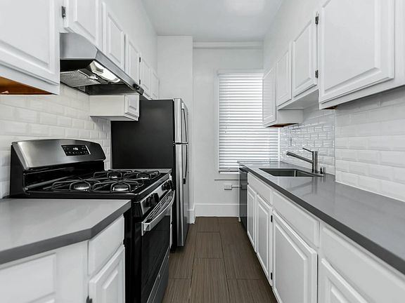 5th image of 2679 Larkin St #604