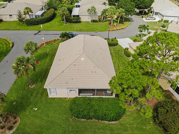 3rd image of 850 NW Sarria Ct