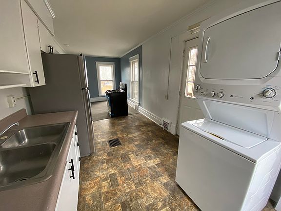 5th image of 838 Davis St