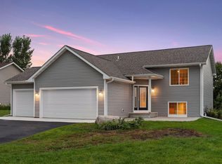 320 9th Ave NE, Lonsdale, MN 55046