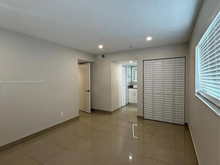 100 SE 5th Ave #1 — Photo 27