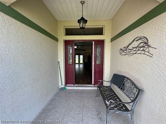3rd image of 611 Entrada Ave
