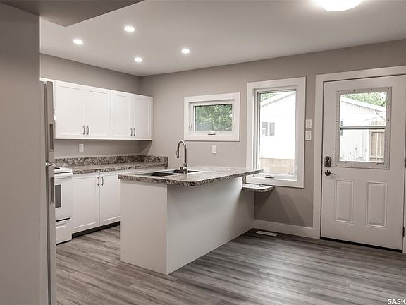 4th image of 59 Lillooet STREET E