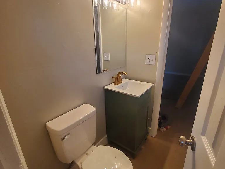 Half Bath.
Kitchen and basement are behind.
Main bedroom is straight ahead