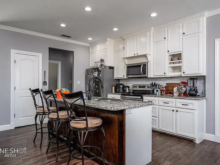 6609 Summerwood Trl — Photo 8