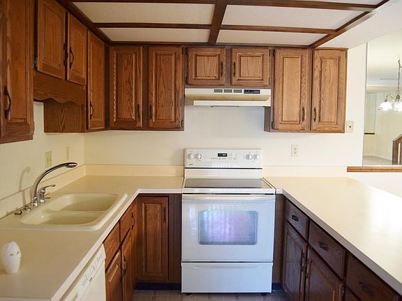 4th image of 1674 S Park Ave