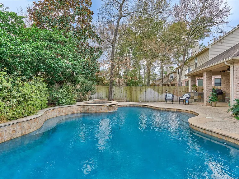 18 Wyckham Cir — Photo 35