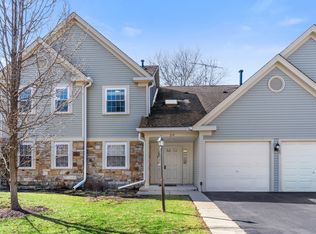 210 Dublin Ln UNIT V2, Schaumburg, IL 60194