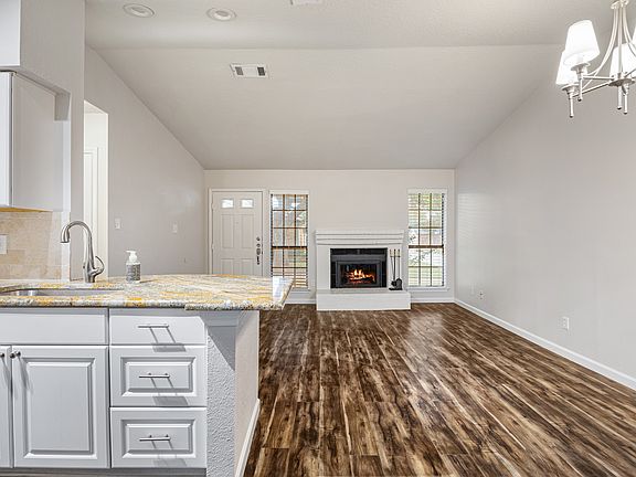 3rd image of 2201 Maplewood Trl