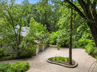 6N390 Woodhill Ln, St Charles, IL 60175