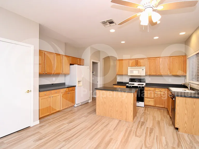 3713 E Wyatt Way — Photo 4