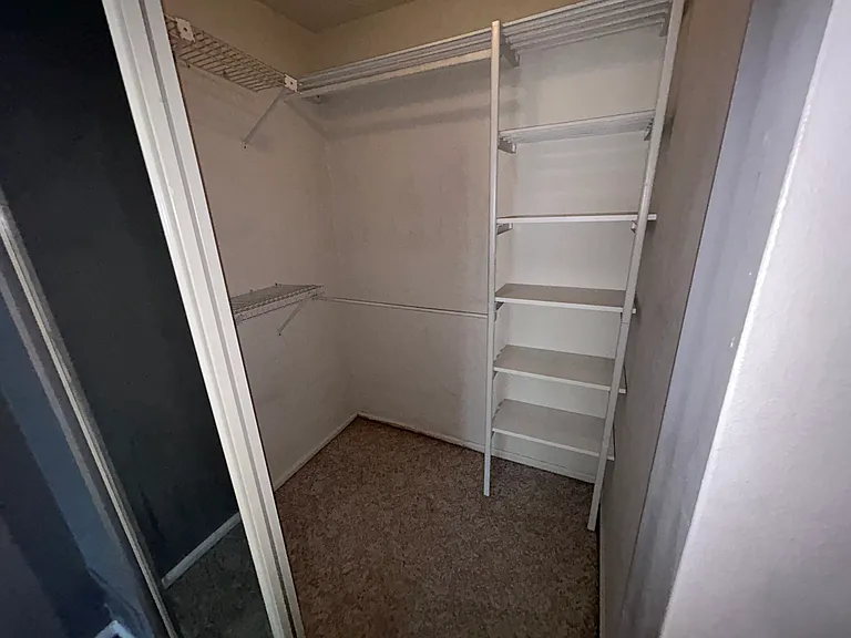 1076 Cambridge Ct — Photo 9