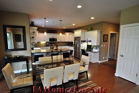 Kitchen with eat in dining area