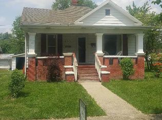 209 E Clay St, Roodhouse, IL 62082