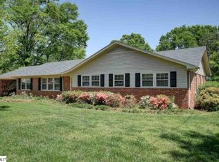16 Leacroft Dr, Greenville, SC 29615