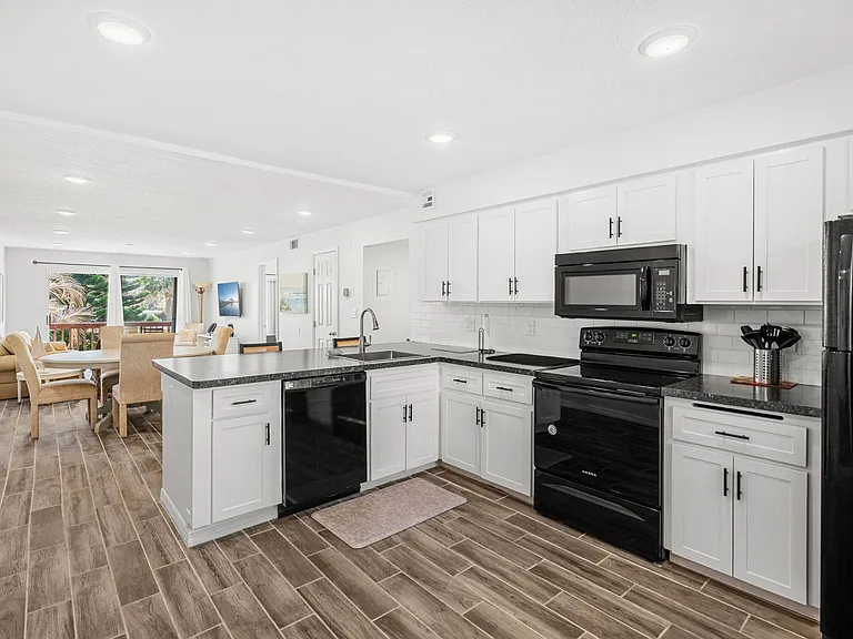 1318 S Miramar Ave #208 — Photo 7