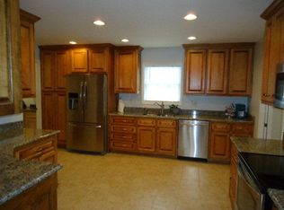 207 Parliament Rd, Shady Spring, WV 25918