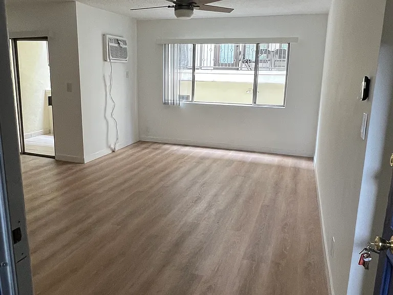 1133 N Detroit St #3 — Photo 1