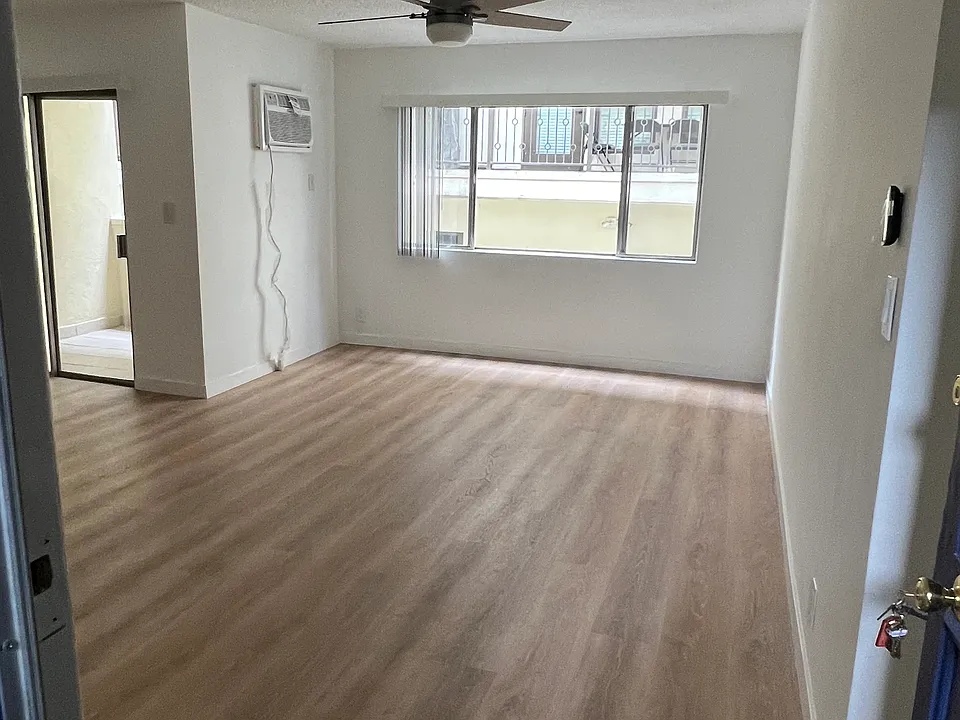 1133 N Detroit St #3