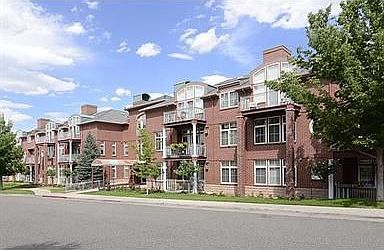 3rd image of 300 N Hudson St Unit 106