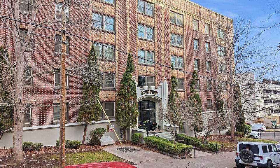 1st image of 704 W 6th Ave APT 301