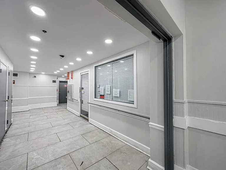 Hilltop Crescent Apartments — Photo 29