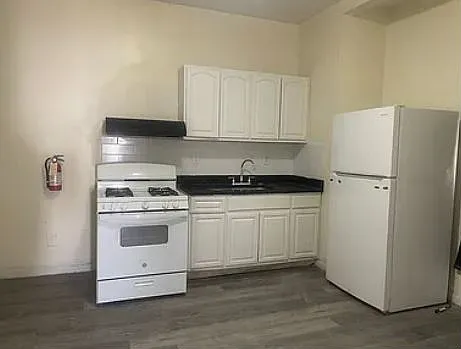 3 bed, $2,000 — Photo 3