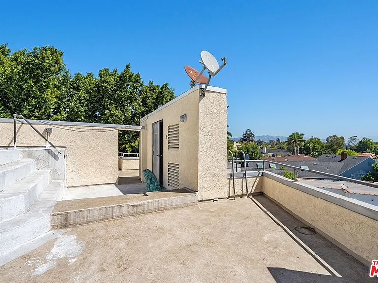 1360 S Beverly Glen Blvd #Penthouse 301 — Photo 38