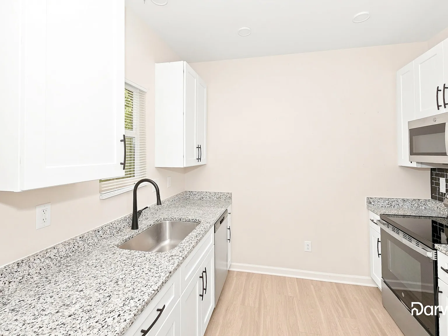 3 bed, 2.0 bath, 1108 sqft, $1,680 — Photo 4