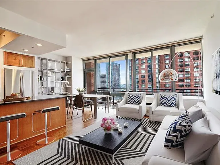 389 Washington St #23B — Photo 1