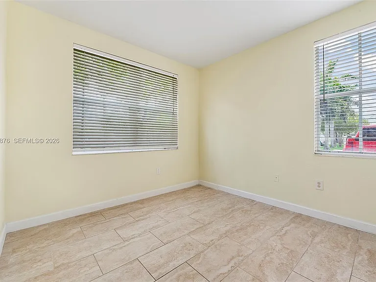 230 SE 29th Ave #1 — Photo 7