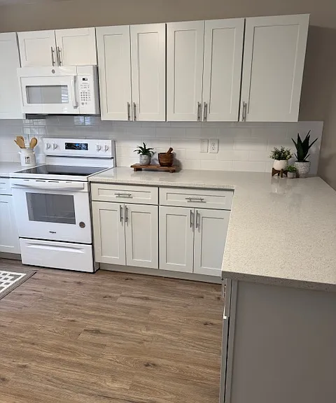 671 Brookwood Dr — Photo 2