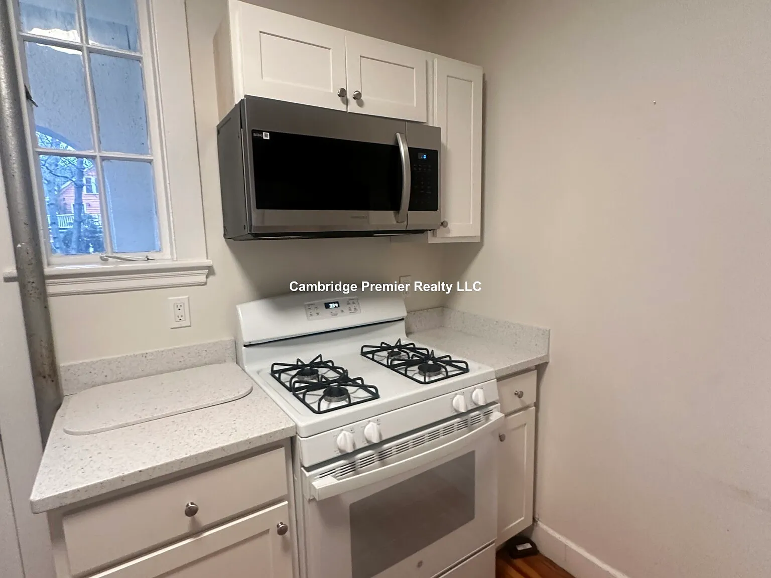 3 bed, 800 sqft, $4,500 — Photo 4