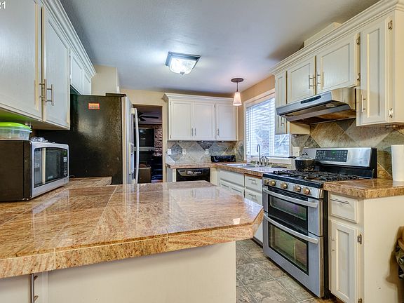3rd image of 4002 NE 136th Ct