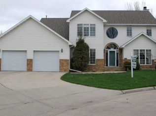 4626 Wheatland Cir, Grand Forks, ND 58201