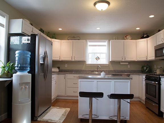 4th image of 413 E Essex St