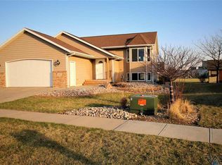 808 S 7th Ave, Brandon, SD 57005
