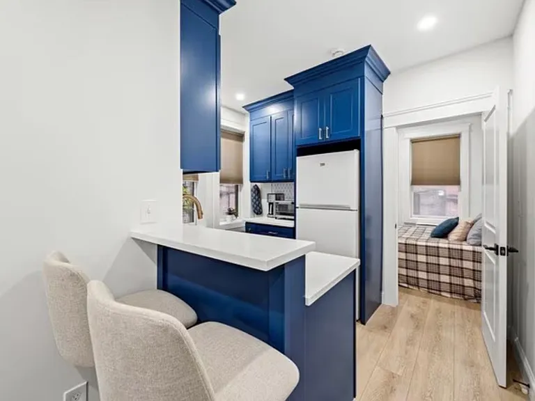 31 Irving St #4 — Photo 5