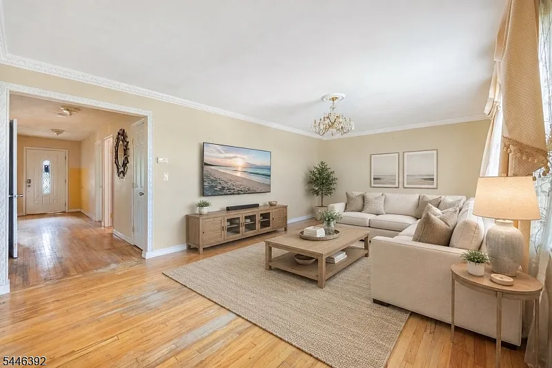 3 bed, 1.0 bath, $3,200 — Photo 4
