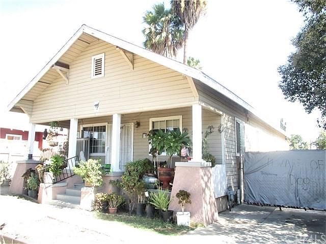 1st image of 865 N Sierra Way
