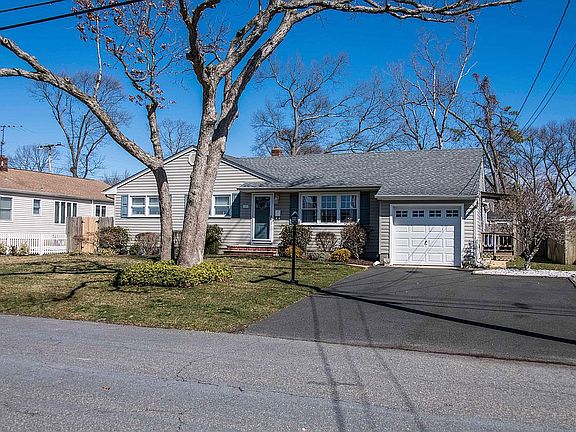 2nd image of 305 Winchester Dr