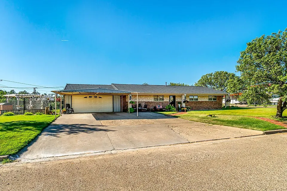 813 NW 8th St